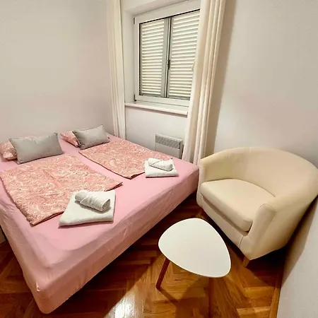 Apartment In 51116 *